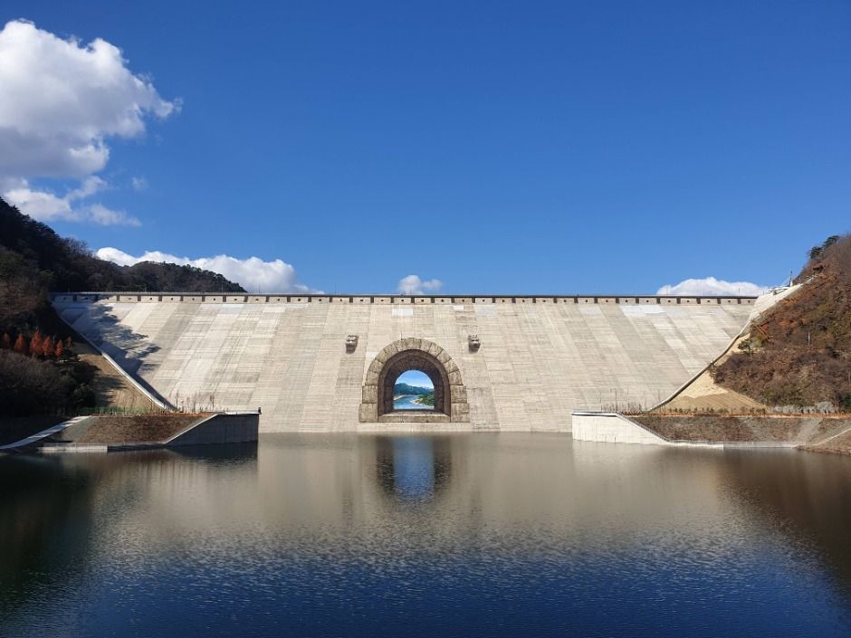 평화의 댐(화천) 공식 관광자료 제공 사진 실제 사진